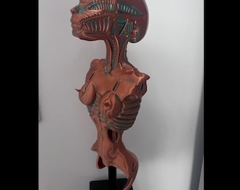 Reproduction de 50 cm de la statue « Torse féminin » de H.R. Giger