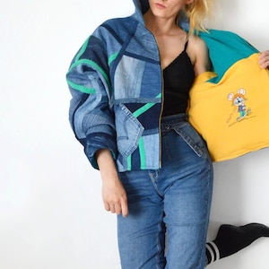 Chaqueta vaquera reciclada con retazos – Diseño geométrico urbano, forrada de felpa.