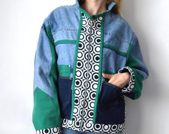 Chaqueta vaquera reciclada con retazos – Estilo urbano geométrico, forrada de felpa, moda sostenible.