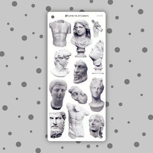 Może przedstawiać: Arkusz naklejek z różnymi klasycznymi rzeźbami w skali szarości, w tym popiersiami i torsami. Arkusz naklejek ma tekst "@lunaria.stickers" i "L0009". Tło jest jasnoszare z ciemnoszarymi kropkami.