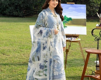 Vestido de césped bordado con detalles láser y bordes de organza, ideal para fiestas.