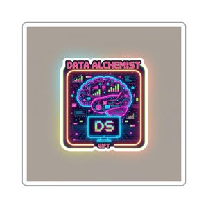 Könnte beinhalten: Ein quadratischer Aufkleber mit Neon-Design. Der Aufkleber zeigt die Worte "DATA ALCHEMIST" über einer Gehirngrafik mit Datenvisualisierungen. Unter dem Gehirn befindet sich ein Computerbildschirm mit "DS" und dem Wort "GIFT". Das Design verwendet rosa, blaue und gelbe Farben.