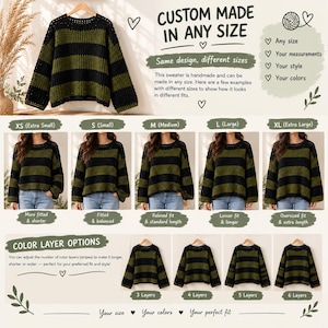 Puede incluir: Un su&eacute;ter de ganchillo hecho a mano con rayas horizontales negras y verde oliva, cuello redondo y mangas largas. La imagen muestra varias tallas desde XS a XL y opciones de capas de color, con el texto CUSTOM MADE IN ANY SIZE.
