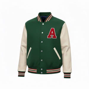 Könnte beinhalten: Grüne Collegejacke mit cremefarbenen Ärmeln und einem roten "A"-Aufnäher. Die Jacke hat eine Knopfleiste, gestreifte Bündchen und einen gestreiften Kragen. Ein klassischer, sportlicher Look.