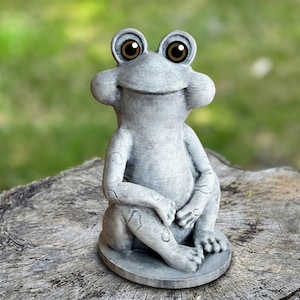 Concrete Sitting Frog Sculpture Stone Cute Amphibian Statue Outdoor Garden Decor Whimsical Yard Art Patio Ornament Lawn Accent Gift Home