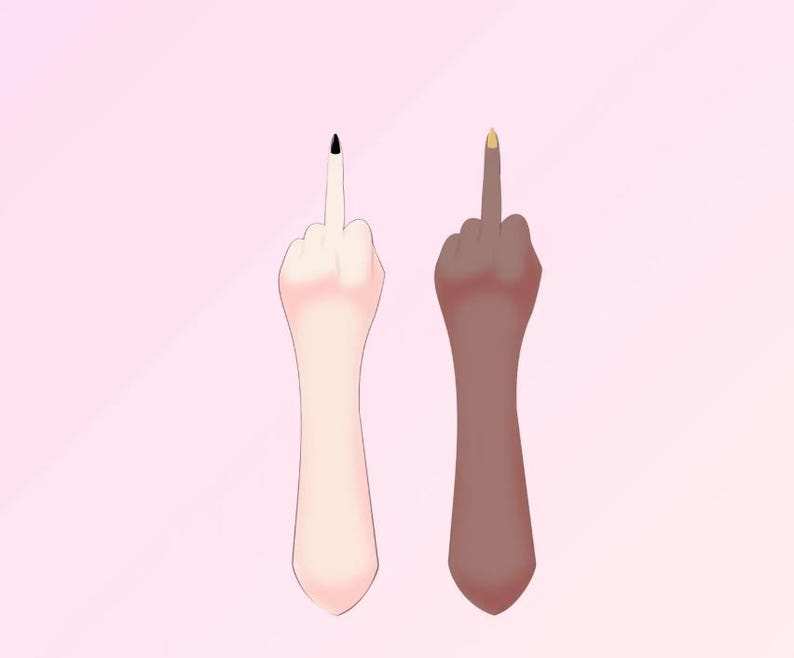 Peut inclure: Deux mains illustr&eacute;es montr&eacute;es &agrave; partir du poignet, faisant toutes deux un geste du doigt d'honneur. La main gauche a une peau claire et un ongle noir, tandis que la main droite a une peau fonc&eacute;e et un ongle dor&eacute;, sur un fond rose p&acirc;le.