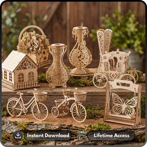 Op de afbeelding: Een verzameling ingewikkeld gesneden houten ambachten, waaronder vazen, een huis, een koets, fietsen en een schommel met een vlinderontwerp. De afbeelding bevat de tekst "Instant Download" en "Lifetime Access".