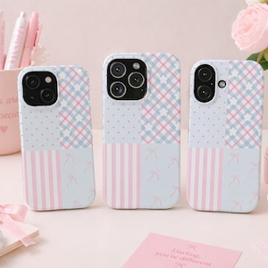 Funda para teléfono con estampado de corazones y lazos a cuadros en tonos pastel, lindo estampado rosa y azul, funda para teléfono Coquette Patchwork, funda estética rosa y azul para iPhone