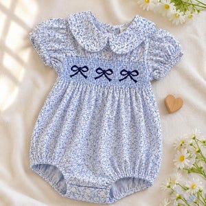Romper voor babymeisje met borduursel strik | Bubble bodysuit met Peter Pan-kraag | Zomeroutfit voor baby's