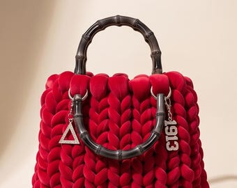 Bolso de mano rojo de punto grueso / Bolso llamativo con asa de bambú / Bolso Legacy de AmiraJoi