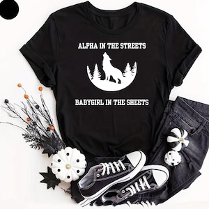 Camiseta Alpha In Streets Babygirl In Sheets Wolf, Camiseta unisex con meme de hombre lobo, Camiseta Cringe Alpha Wolf, Camiseta unisex para adultos (hombres y mujeres)