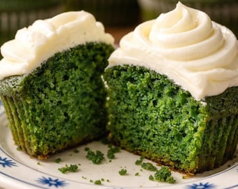 Receta de cupcakes de terciopelo verde, postre para el Día de San Patricio (Descarga en PDF)