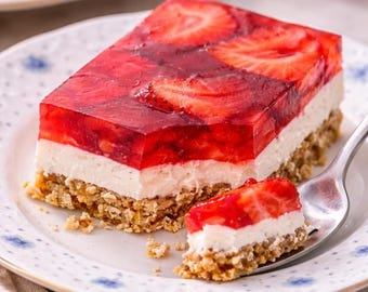 Recept voor aardbei-krakelingsalade Eenvoudig gelaagd dessert Afdrukbare pdf-gids