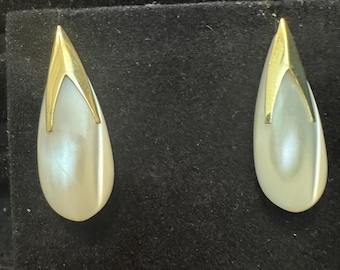 Vintage 14 Karat Mother of Pearl Earrings