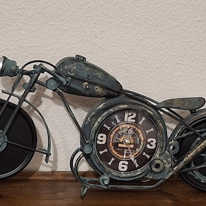 Vintage Style Motorrad Uhr - Metall Wand oder Tischuhr - Industrielles Dekor - 42 cm