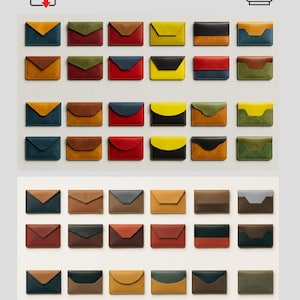 Può includere: Una selezione di 24 modelli e stili diversi di portafogli in pelle in vari colori, tra cui blu, giallo, marrone e verde. I portafogli sono disposti in file e colonne. Il testo recita: "24 MODELLI E STILI DIVERSI DOWNLOAD IMMEDIATO".