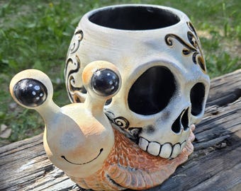 Hand-Painted Skull Snail Planter – Gothic 3D Printed Succulent Pot – Halloween Decor