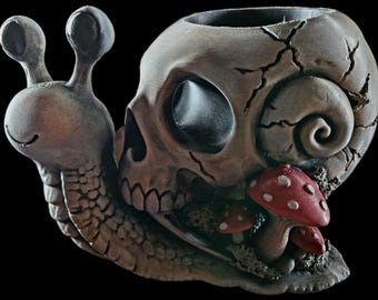 Skull Snail Planter – Gothic Fantasy Succulent Pot with Mushrooms