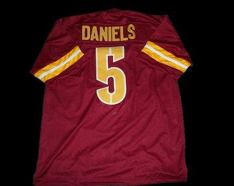 Camiseta de fútbol de Jayden Daniels Washington, color burdeos, nueva, sin firmar y cosida a medida. Todas las tallas: S-3XL.