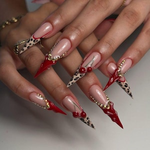 Röda French Tip Leopard Cherry Press On Naglar | Mandelformade Glue On Set