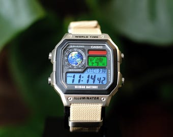 Individuell gestaltete Casio AE-1200WHD-1AVEF Uhr mit Panavision-Eigelbfilter – Beiges NATO-Armband, Digitaluhr, personalisiert F91W G-Shock Mod AE1200 AQ230