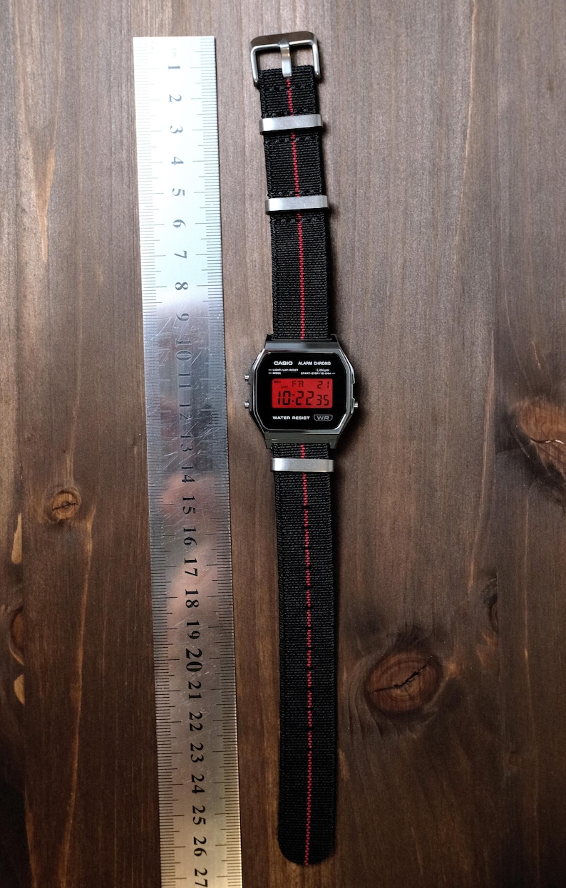 Custom Casio A158WEA-1EF Uhr, schwarz-rot gestreift, Display-Modifikation – NATO-Armband, Vintage-Digitaluhr F91W G-Shock Mod AE1200 AQ230 A168W Bild 9