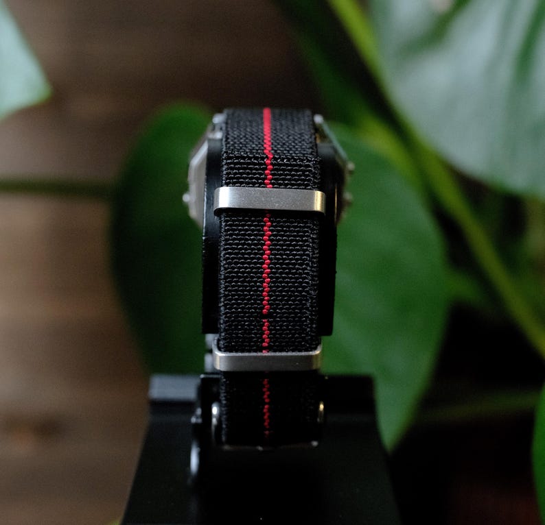 Custom Casio A158WEA-1EF Uhr, schwarz-rot gestreift, Display-Modifikation – NATO-Armband, Vintage-Digitaluhr F91W G-Shock Mod AE1200 AQ230 A168W Bild 4