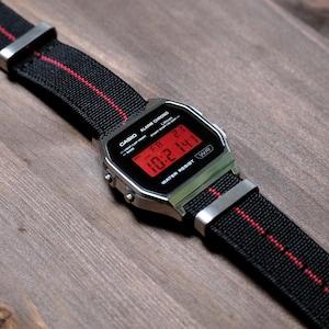 Custom Casio A158WEA-1EF Uhr, schwarz-rot gestreift, Display-Modifikation – NATO-Armband, Vintage-Digitaluhr F91W G-Shock Mod AE1200 AQ230 A168W Bild 5