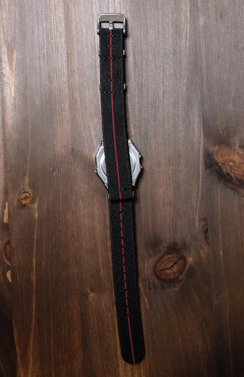 Custom Casio A158WEA-1EF Uhr, schwarz-rot gestreift, Display-Modifikation – NATO-Armband, Vintage-Digitaluhr F91W G-Shock Mod AE1200 AQ230 A168W Bild 8