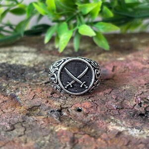 Sterling Silver Men Vintage Warrior Ring Crossed Swords Signet Gothic Pirate Scimitar Ring Oxidized Filigree Statement Ring Gift for Him