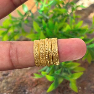 Gold Brass Floral Stacking 5 Ring Set Textured Gold Band Ring Vintage Patterned Wedding Band Dainty Engraved Ring Boho Jewelry Gift for Her