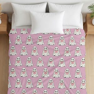 Cute Reading Ghost Velveteen Blanket for Cozy Book Lovers and Halloween Decor