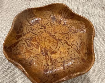 Bol decorativo de papel maché dorado “Joy” Plato rústico bohemio para guardar objetos, estilo artesanal