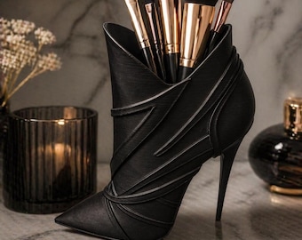 Chic High-Heel Makeup Brush Holder – Glam Vanity Organizer, Unique Shoe Decor for Beauty Lovers
