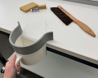 Bench-top Dust Pan
