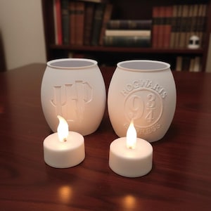 Duo de Photophores Magiques-Lanternes Sorcier avec 2 Bougies LED -Décoration de Table École de Magie-Ambiance Voie 9 3/4-Blanc Mat Fait Main