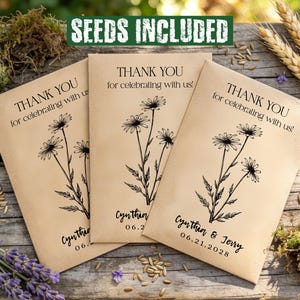 Peut inclure: Trois sachets de graines rectangulaires en papier kraft ornés d'illustrations de marguerites à l'encre noire. Chaque sachet porte le texte "THANK YOU for celebrating with us!", les noms "Cynthia & Jerry" et la date "06.21.2028" en noir.