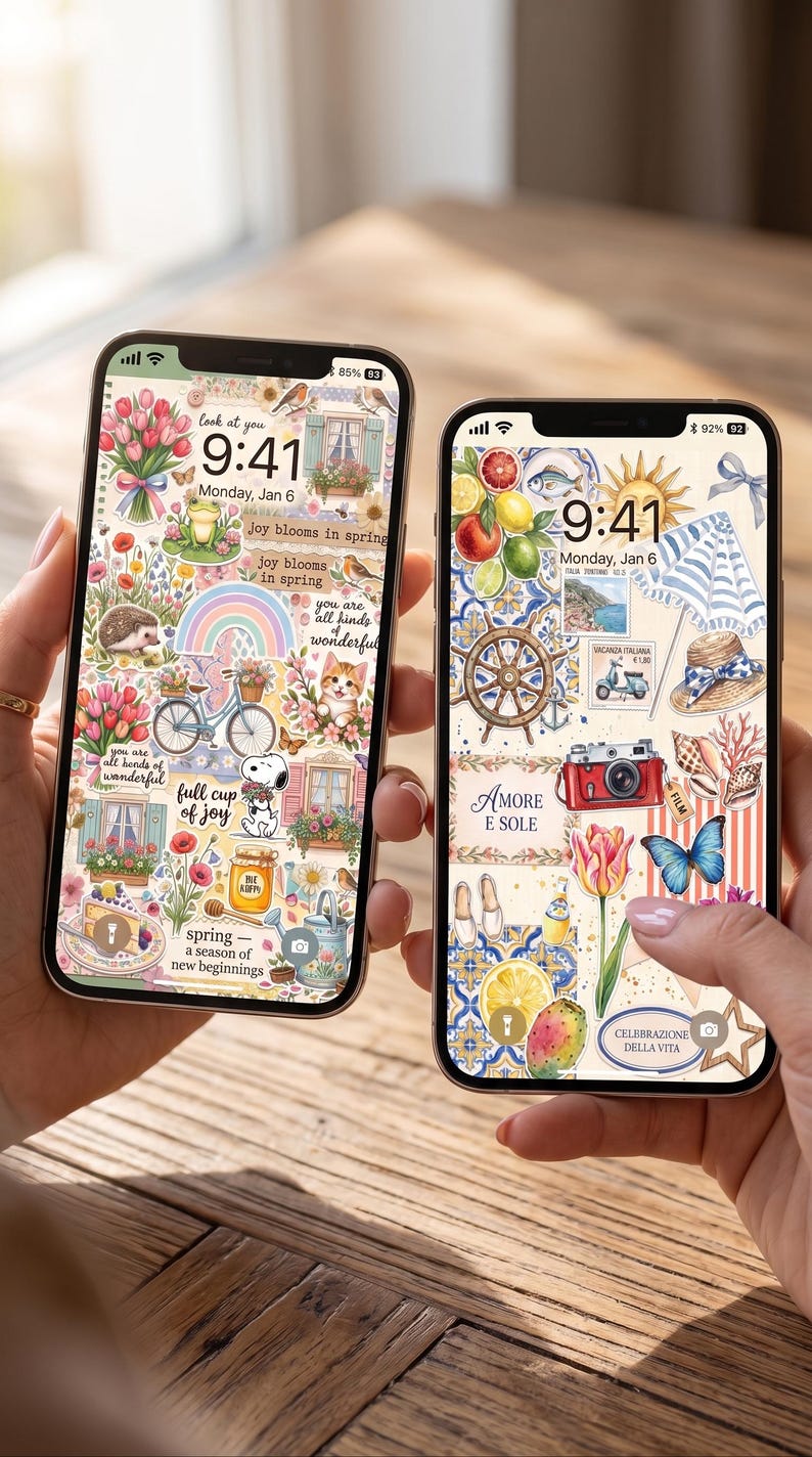 Pu&ograve; includere: Due smartphone che mostrano sfondi colorati a tema primaverile. Uno presenta tulipani, un arcobaleno e Snoopy. L'altro mostra un sole, una macchina fotografica e immagini italiane. Entrambi gli schermi mostrano l'ora 9:41, luned&igrave; 6 gennaio.