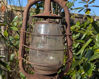 Lámpara de aceite de minero antigua de principios del siglo XX.