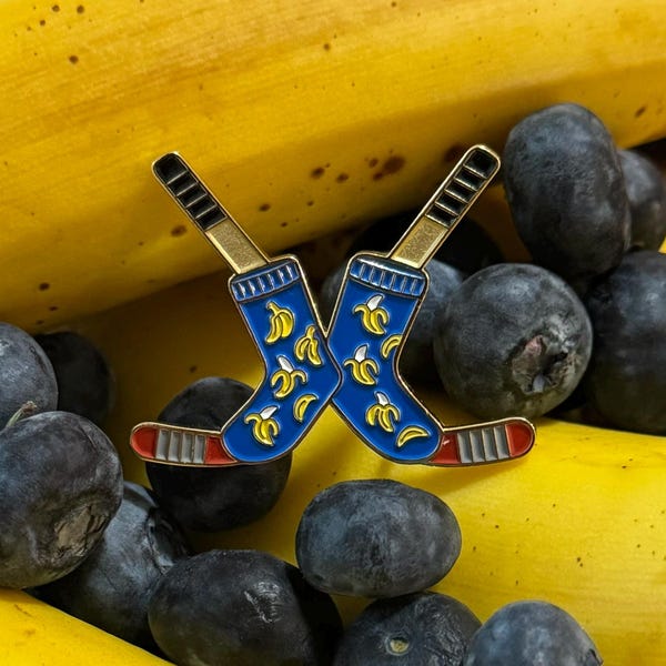 Épinglette en émail pour chaussettes bleues et bananes Scott Hunter de rivalité chauffée – Cadeau et épingle de collection pour les fans