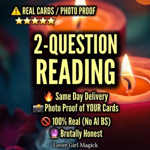 Può includere: Immagine promozionale con sfondo scuro che mostra due candele accese e testo. Il testo recita "2-QUESTION READING" in grandi lettere gialle. Il testo aggiuntivo include "REAL CARDS / PHOTO PROOF" e "Same Day Delivery". L'immagine promuove un servizio di lettura.