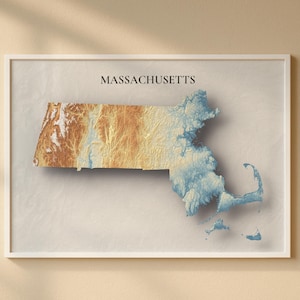 Puede incluir: Arte de pared enmarcado con un mapa topográfico 3D de Massachusetts. El mapa muestra la forma del estado con tonos marrones y azules, indicando cambios de elevación. La palabra "MASSACHUSETTS" está impresa en la parte superior en una fuente sencilla.