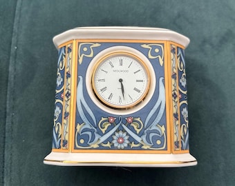 Orologio Wedgwood in porcellana Bone China, modello Art Déco con elefante, design fuori produzione.