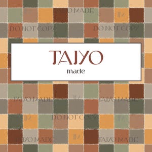 Könnte beinhalten: Ein kariertes Muster in Braun-, Orange- und Grüntönen mit weißen Nähten. Der Text "TAIYO made" wird in einem weißen Rechteck in der Mitte des Bildes angezeigt.