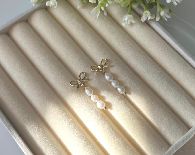 Freshwater Pearls in Bow Stud Earrings | White Pearl | Minimalist Island Style Bridal Jewelry