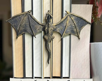 3D Printed Dragon Spine Hugger – Fantasy Bookshelf Decor, Book Accessory