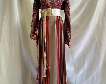 Red and Gold Floral Traditional Middle Eastern Thobe
