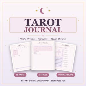 Könnte beinhalten: Ein digitales Tarot-Journal in hellviolett und weiß. Der Titel lautet TAROT JOURNAL, Daily Draws - Spreads - Moon Rituals. Drei Innenseiten zeigen Layouts für Daily Draw, Three-Card Spread und Celtic Cross Spread. Der untere Text enthält 31 PAGES, 2 STYLES, PRINT AT HOME und INSTANT DIGITAL DOWNLOAD - PRINTABLE PDF.