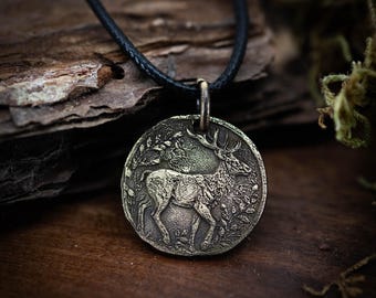 Hirsch Messing Tier Münze Anhänger Halskette, personalisierte Wald Natur Schmuck, einzigartige rustikale Geschenke, gravierte Halskette