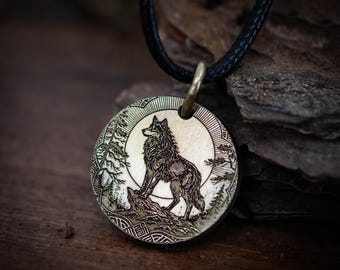 Rustikaler Wolfs-Anhänger, handgemachter Schmuck, graviertes Messing-Design (verstellbare Kordel, einzigartige Patina, Unisex-Halskette)